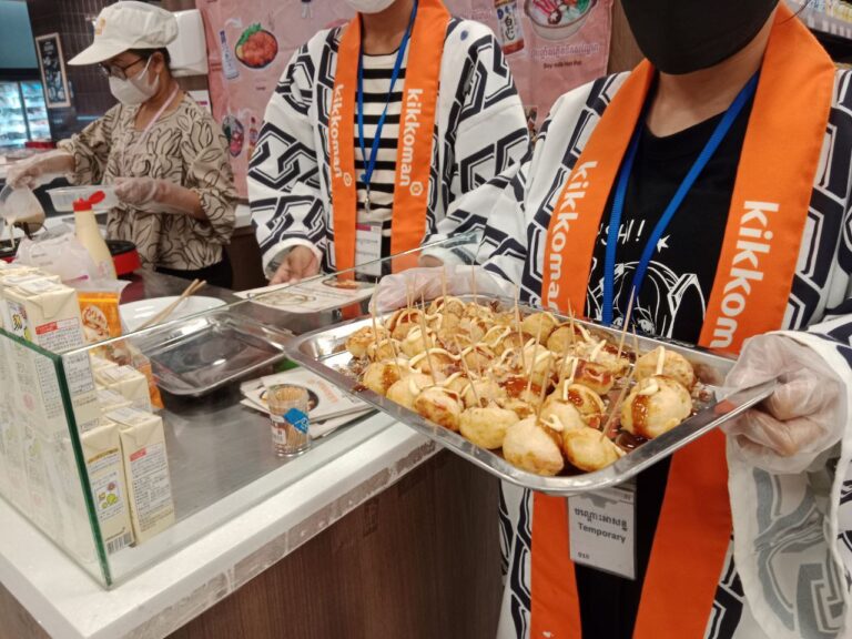 イオンスーパーでのたこやきの試食会